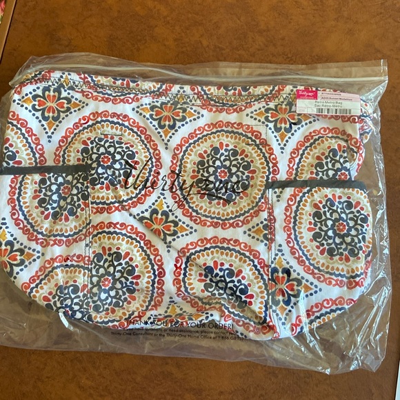 Thirty-one Retro Metro bag in Sunset Medallion pattern New in bag - Picture 2 of 8
